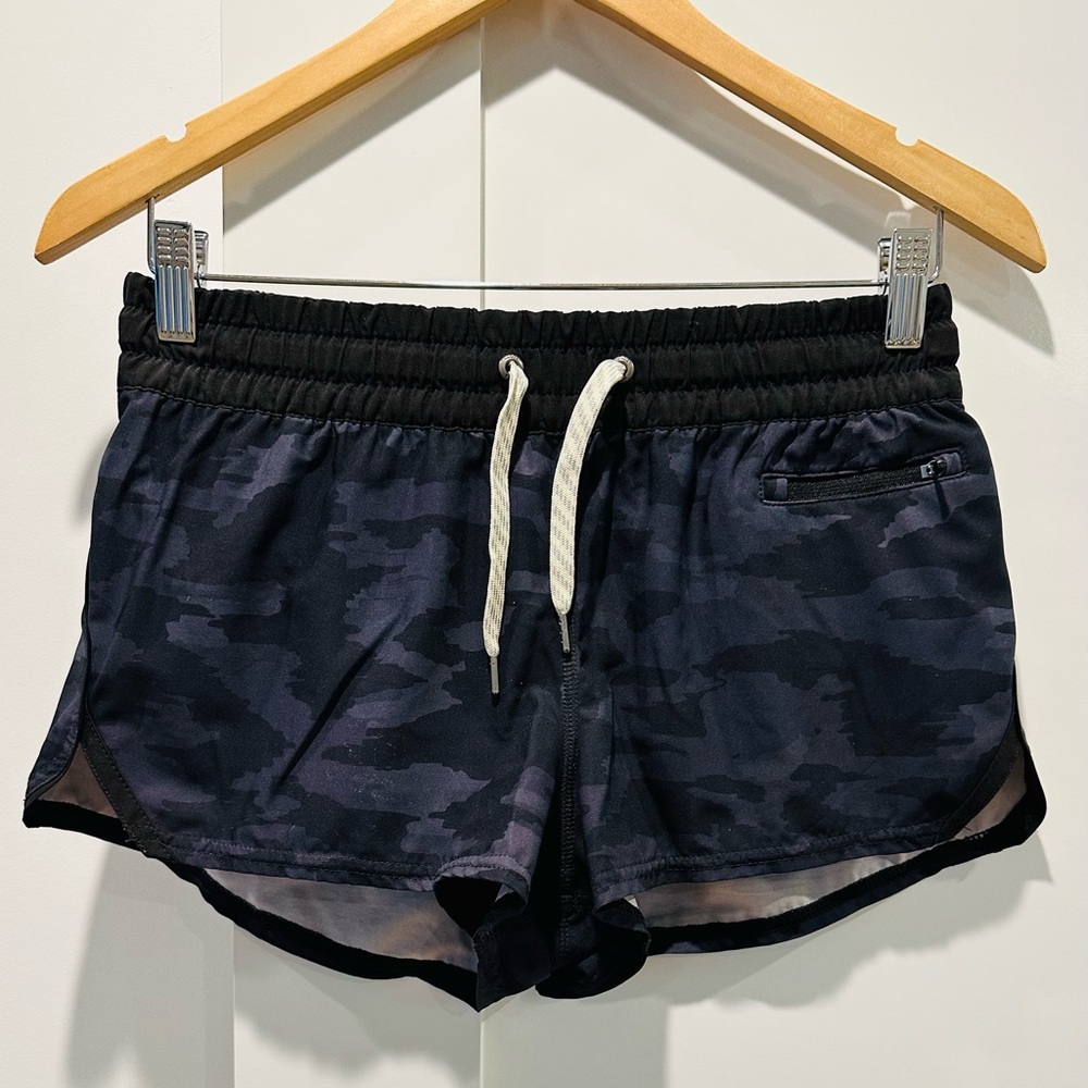 Vuori Clementine 2.0 Short - Navy Camo